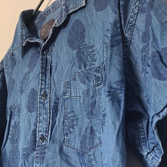 ZARA Pineapple button down shirt. Comfortable and stylish - Picture 3 of 6